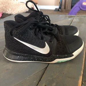 Like new kids nike kyrie shoes